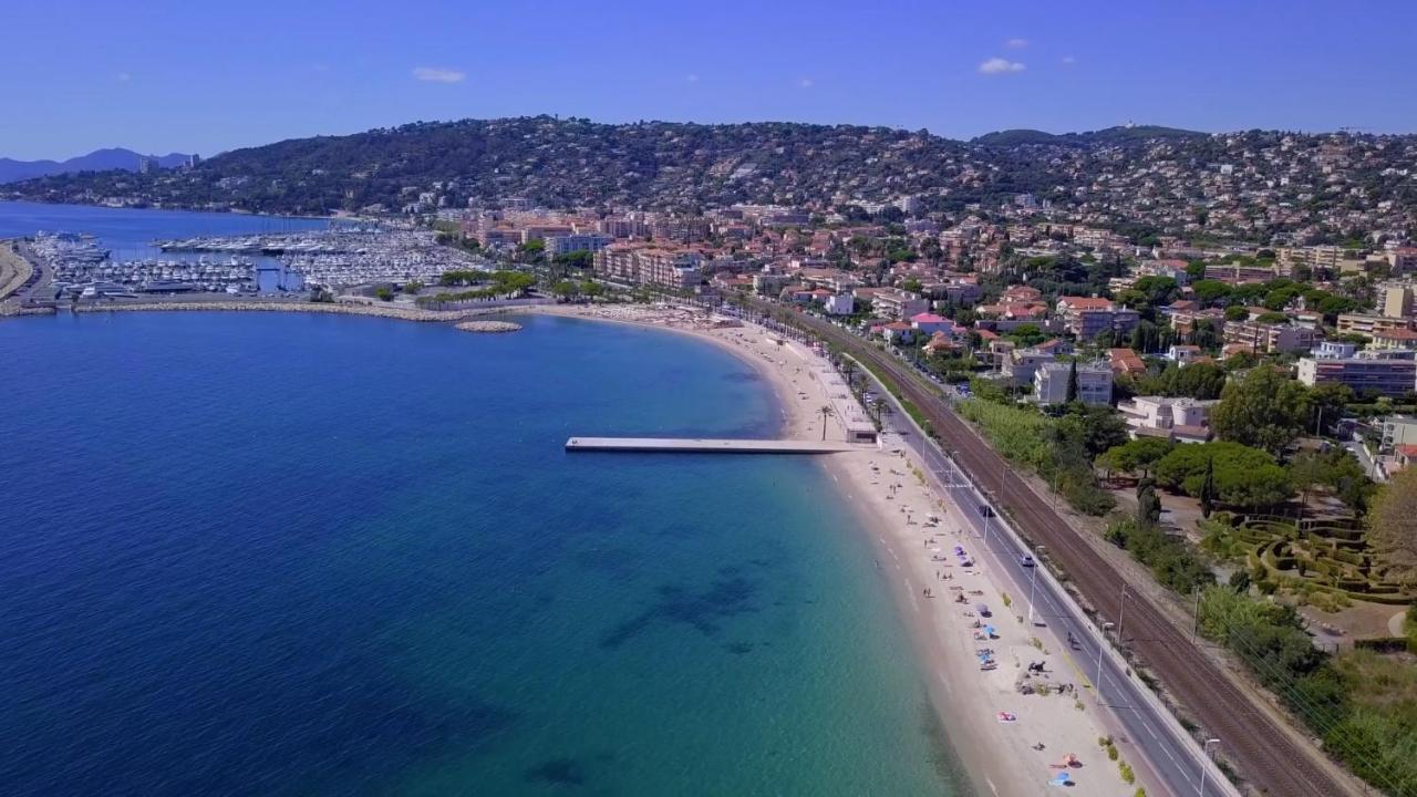 Apt Golfe Juan - 5Min Des Plages - Parking Privee - Piscine Rooftop วาลูริส ภายนอก รูปภาพ