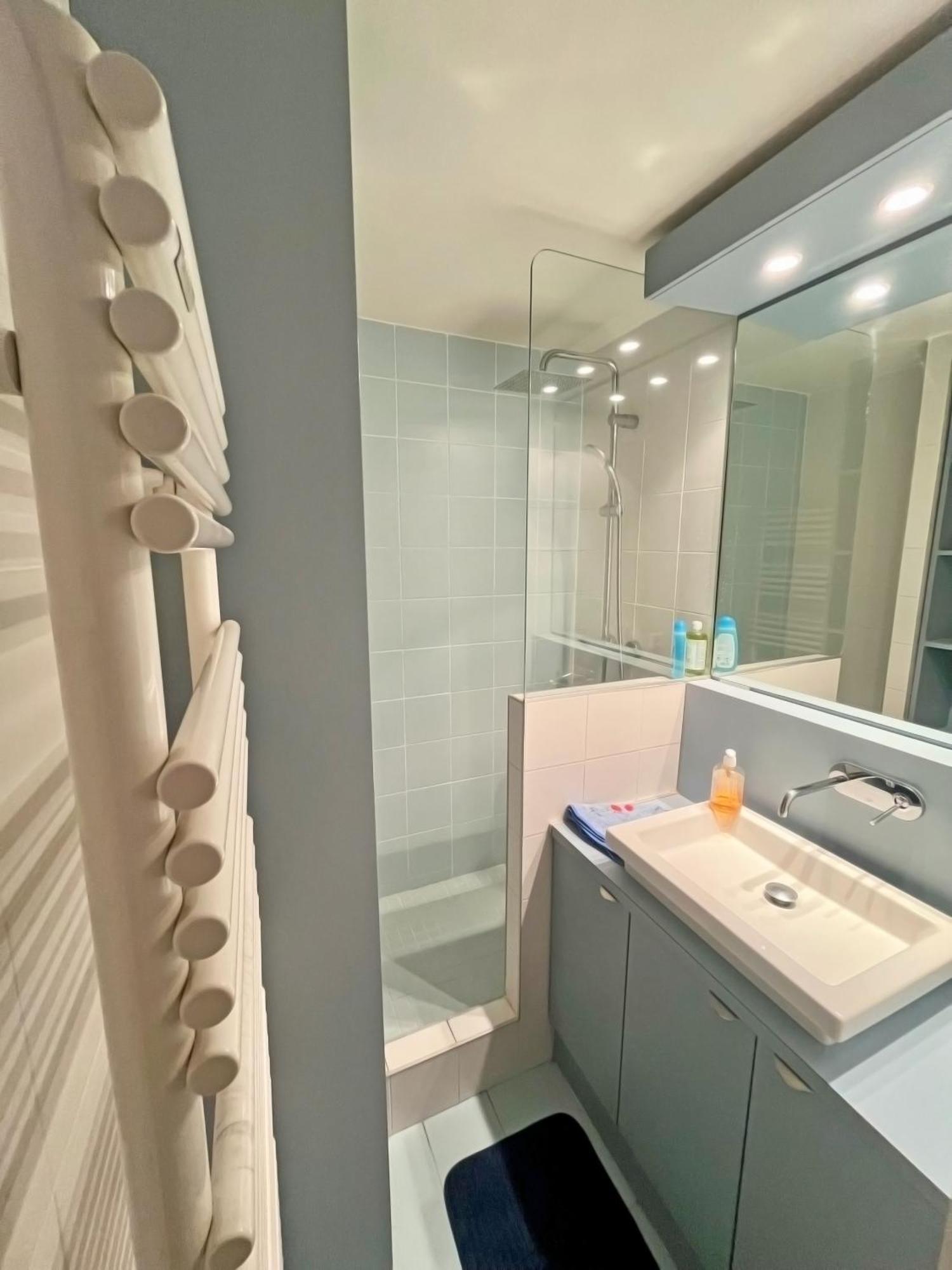 Apt Golfe Juan - 5Min Des Plages - Parking Privee - Piscine Rooftop วาลูริส ภายนอก รูปภาพ